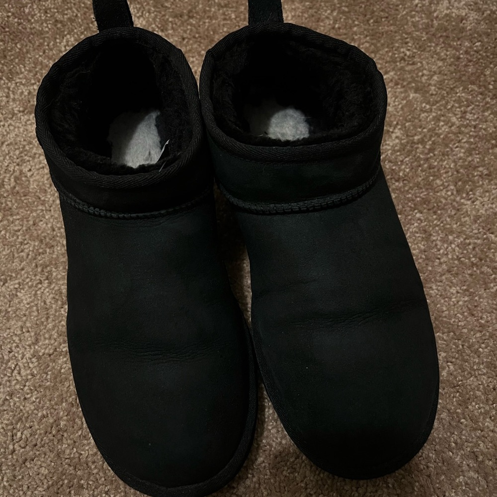 Ugg ultra mini size 9